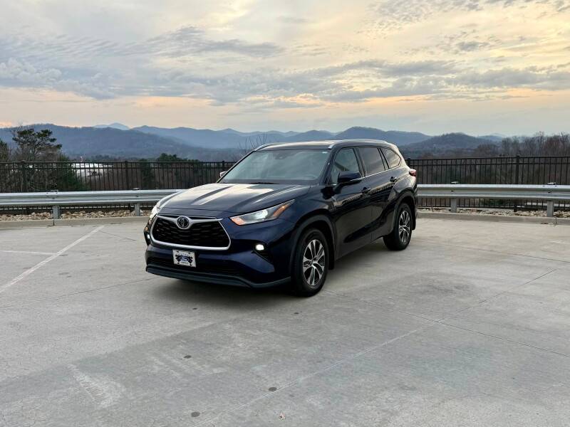 2021 Toyota Highlander XLE available for rent in Asheville NC